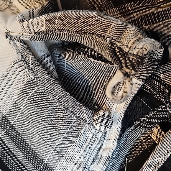 MOD X BLACK & WHITE PLAID LONG SLEEVE PEPLUM TOP - Picture 10 of 11